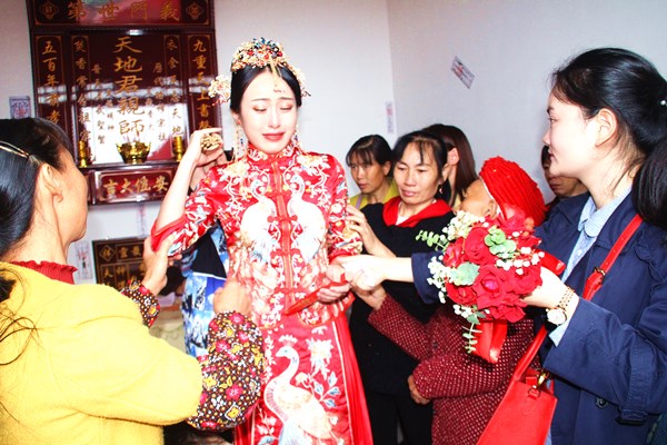 中秋撞上国庆节 丹桂镇乡村婚礼唱响“十五的月亮”(图7) 中秋撞上国庆节 丹桂镇乡村婚礼唱响“十五的月亮”(图7)
